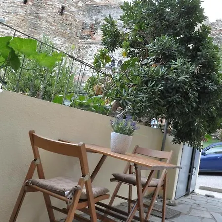 Frida's House In Old Town Thessaloniki