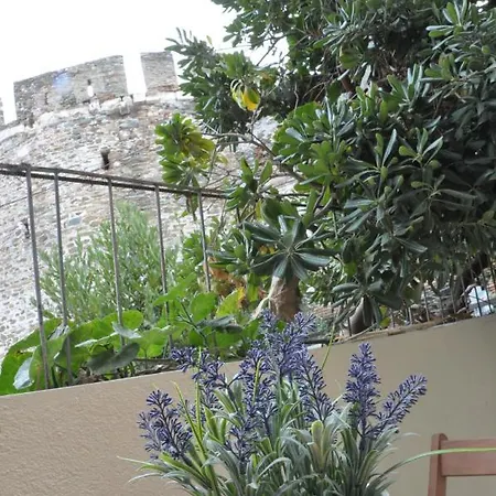 Frida's House In Old Town Thessaloniki